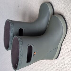 Bogs rain boots kids size 11, grey